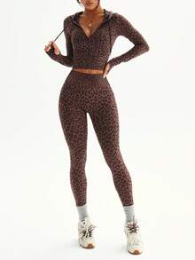 Dewbera 两件套女士无缝豹纹连帽拉链拇指孔长袖卫衣和七分紧身裤运动套装，适合跑步、健身、瑜伽 - 咖啡棕 - 查看 3