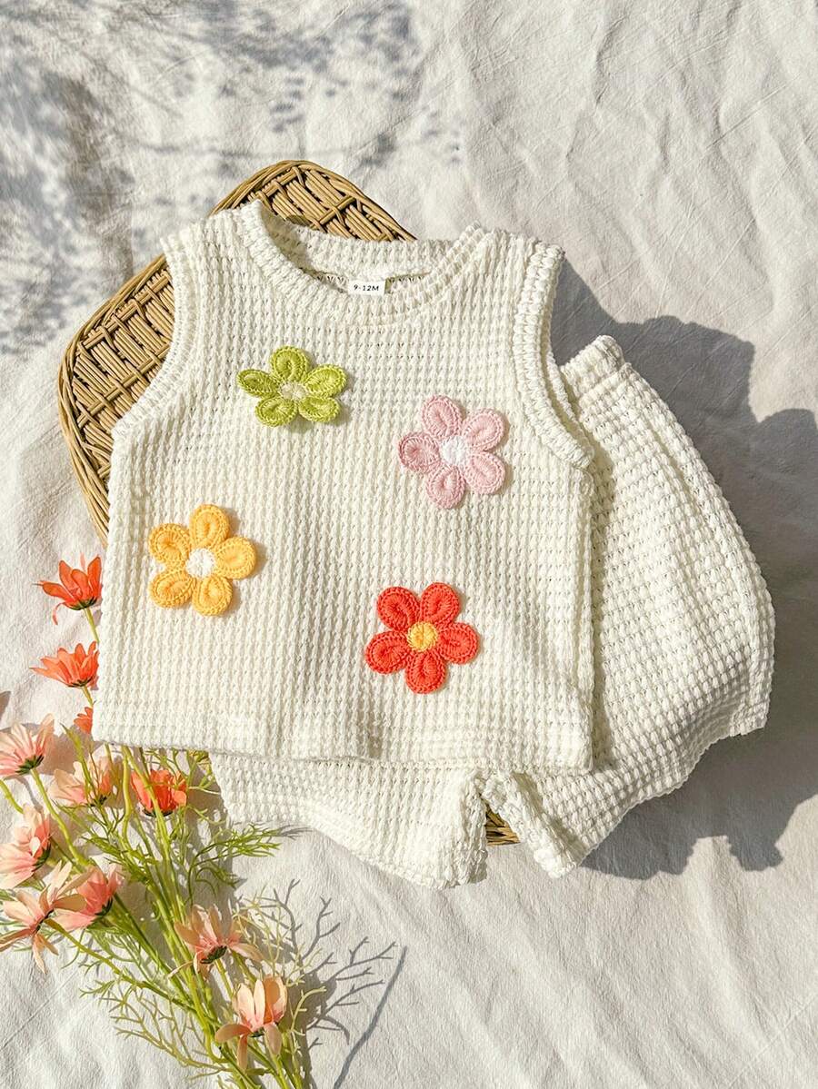 SHEIN Vintaside Kids Bộ đồ hai mảnh cho bé gái mùa hè, màu be nhạt, họa tiết hoa jacquard, áo tank top cổ tròn và quần short, thích hợp cho các hoạt động hàng ngày, dã ngoại, thư giãn tại nhà, đi học. - Màu be - Xem 1