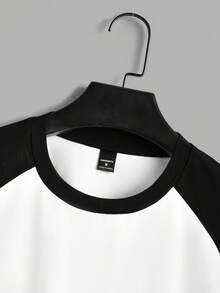 Manfinity Joysei 男士黑白撞色插肩袖马头图案印花T恤 - 黑與白 - 查看 4