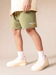 Bộ đồ thể thao phối màu SUMWON dành cho bé trai, gồm áo thun cổ tròn và quần short cùng màu, thích hợp cho kỳ nghỉ hè hoặc hoạt động thường ngày. - Nhiều màu - Xem 4