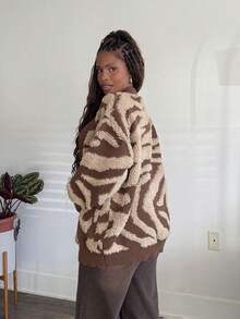 Tyla Gomez كارديجان كتف متدلي بطباعة جرافيك، كارديجان سيدات في أواخر الخريف، كاجوال بياقة v وأزرار كتف متدلي، قياس منتظم باللون البني، كارديجان سيدات، ملابس يومية كاجوال فضفاضة، بلوزات بأكمام طويلة - بني - مشاهدة 5