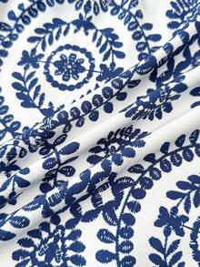 SHEIN 少女蓝白复古印花方领无袖荷叶边连体裤，露背蝴蝶镂空连体衣，适合度假、节日、午餐、音乐节等场合。 - 藍白色 - 查看 7