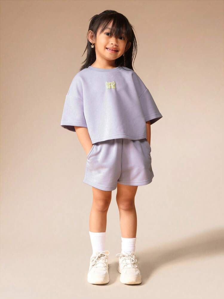 Felpa oversize corta e pantaloncini con stampa di testo