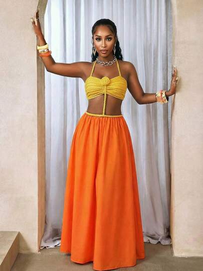 SHEIN BamGlam 2026新款度假连衣裙，采用编织纹理面料，饰以立体编织花朵，搭配女士夏季撞色宽松摆裙，适合海滩、度假、性感景点等场合，打造裙摆造型。