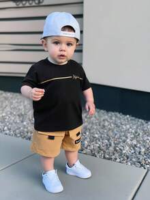 Kleine Jungen Sommer Lässig Alltags Outfit mit Buchstaben-Muster Kurzarm T-Shirt und Cargo Shorts mit Klapptasche - Khaki - Übersicht 2