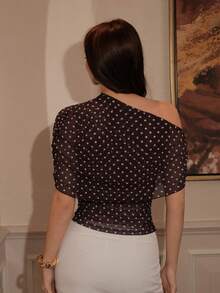 NOVVYNE 女士波点网纱褶皱修身短款上衣 - 咖啡棕 - 查看 2