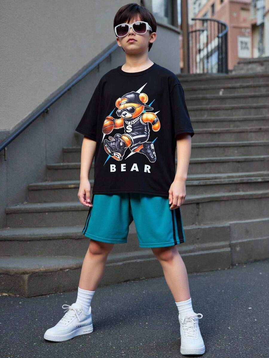 SHEIN 2 pezzi Set di maglietta a maniche corte con collo rotondo e pantaloncini con motivo cartoni animati, adatto per ragazzi pre-adolescenti, per primavera/estate, uso quotidiano, sport, uscite, scuola, feste, festival, servizi fotografici - Multicolore - Visualizzare 1