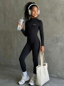 这款少女黑色拉链半开襟长袖连体裤采用修身剪裁，打造流畅优美的身形。面料弹力舒适，活动自如，简约现代的设计风格，适合日常休闲穿着及各种场合。 - 黑色 - 查看 2