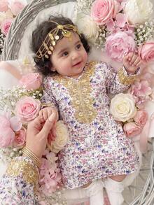 SHEIN 1件装新生儿可爱百搭长袖连衣裙，饰有花朵图案，适合女孩日常穿着、节日、家庭聚会、特殊场合、生日派对、晚宴、演出、婚礼、洗礼、开幕式、室内、室外、运动、玩耍、派对、拍照、度假等，适合春、秋、冬季节穿着。 - 彩色 - 查看 3