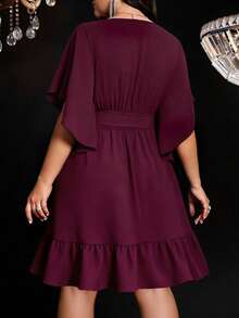 SHEIN Clasi 大码女式V领褶皱荷叶边下摆系带修身短袖迷你连衣裙，优雅百搭，适合日常、派对和约会穿着 - 中紫紅色 - 查看 2