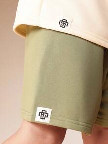 Bộ đồ thể thao phối màu SUMWON dành cho bé trai, gồm áo thun cổ tròn và quần short cùng màu, thích hợp cho kỳ nghỉ hè hoặc hoạt động thường ngày. - Nhiều màu - Xem 5