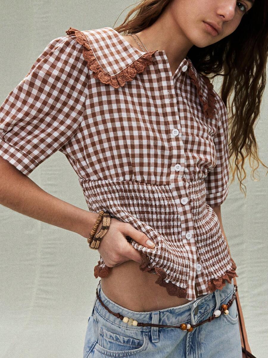 SoleilVie 女士可爱棕色格子衬衫，荷叶边彼得潘领，半泡泡袖，常规长度，适合度假、夏季、春季外出穿着。 - 棕色 - 查看 1