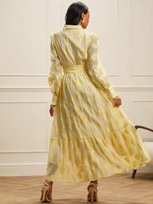 Lilora 优雅高端纯色提花编织翻领前襟纽扣系带腰部蝴蝶结荷叶边下摆灯笼袖连衣裙，适合休闲或半正式场合。 - 鵝黃色 - 查看 5