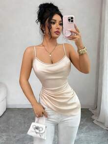 GlowEve Áo tank top nữ đa năng, kiểu dáng tối giản, cổ chữ U, dây đeo vai có thể điều chỉnh, ôm sát, vạt áo bất đối xứng, chất liệu satin bóng, mẫu mới về mùa hè 2026. - Rượu sâm banh - Xem 2