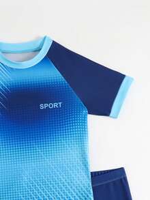 Set de 2 piezas de traje de baño para niños preadolescentes, azul marino + azul claro, estampado digital deportivo, tela de punto, camiseta de manga corta + pantalón de baño, estilo deportivo de moda, adecuado para nadar, vacaciones de verano, playa, piscina y otras ocasiones - Azul - Ver 5