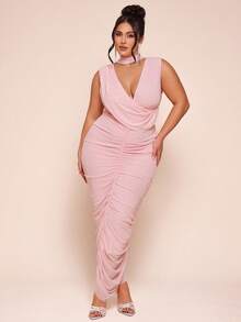 SHEIN BAE Plus Size Enfärgad Ärmlös Rynkad Omlottklänning med Bodycon - Rosa - Visa 9