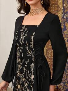 Al Najma 黑色花卉刺绣方领阿拉伯风格女式连衣裙 - 黑色 - 查看 8
