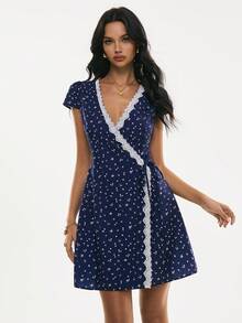 Poéselle 女士V领蕾丝拼接腰带花卉优雅收腰迷你连衣裙，适合约会和派对穿着 - 藍色 - 查看 6