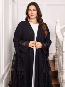 Al Najma 加大码女士阿拉伯蕾丝网纱刺绣花卉边饰长袖开衩袖口长款阿巴雅开衫 - 黑色 - 查看 4