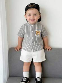 SHEIN Playful Pals 2件套婴幼儿服装，男女宝宝通用，适合6个月至3岁，黑白条纹小熊印花短袖上衣+松紧腰纯白色短裤，休闲夏季套装 - 黑色 - 查看 4
