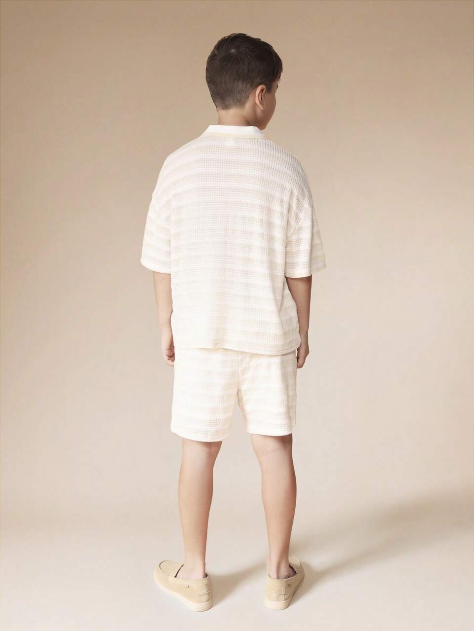 Conjunto de polo e shorts texturizados com gola