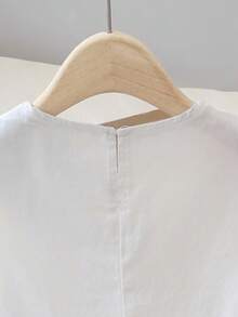 Comfortcana 女士休闲无袖纯色牛仔连衣裙，夏季连衣裙，女士夏季穿搭，春季连衣裙，复活节连衣裙，圣帕特里克节连衣裙，沙滩连衣裙，外出穿搭，毕业礼服，优雅连衣裙，度假穿搭，夏季假日穿搭，休闲连衣裙，休闲连衣裙，女士休闲穿搭，白色连衣裙，女士经典白色无袖牛仔连衣裙，休闲圆领迷你A字连衣裙 - 白色 - 查看 5