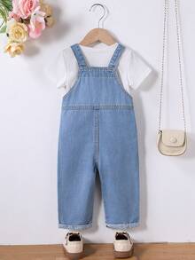 SHEIN Playful Pals 女婴牛仔背带裤，心形图案，复古可爱粉色心形印花，学院风，休闲简约百搭套装，幼儿牛仔背带裤 - 淺色水洗藍 - 查看 2