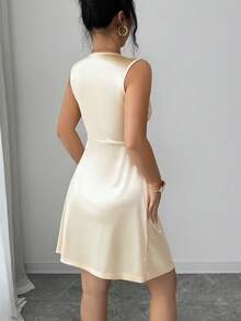 SHEIN Elenzya Champagne Satin Sleeveless V-Neck Twist Front Midi Dress, Elegant Luxury Drape Style, Suitable For Dates And Formal Occasions - Champagne - View 2