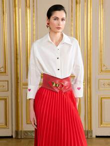 LOTSLUV Camisa Oversized de Manga Longa em Algodão Branco Feminina, Bainha Assimétrica Curta na Frente e Longa Atrás, Bordado de Coração Rosa - Branco - Visão 3