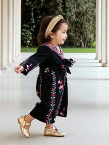 SHEIN جمبسوت قصيرة كم للرضع بطبعات زهرية مع حزام، مناسبة للعب بالخارج والمناسبات، للربيع والصيف - الأسود - مشاهدة 6
