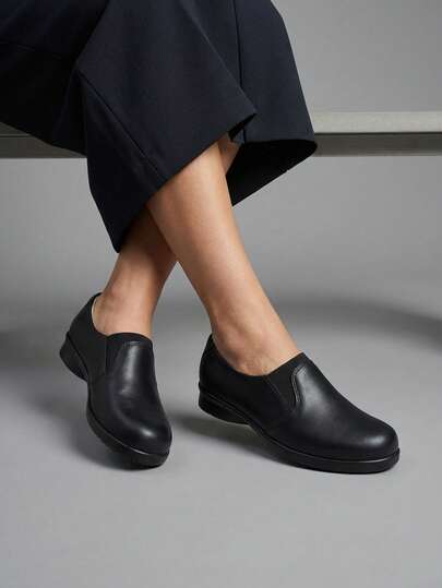 Zapato Confort de Dama Estilo 0011 Calzado Femenino de Diseño Ergonómico con Ajuste Slip On y Paneles Elásticos Laterales para Mayor Comodidad Botín de Corte Bajo con Suela Flexible de Alta Resistencia Calzado Casual de Color Negro Mate con Interior Acolchado y Soporte de Arco Integrado Zapato Ligero para Caminar con Acabado Suave y Costuras Reforzadas de Alta Durabilidad Estructura de Calce Fácil Sin Cordones Calzado de Trabajo o Uso Diario con Tracción Superior y Estilo Minimalista Elegante