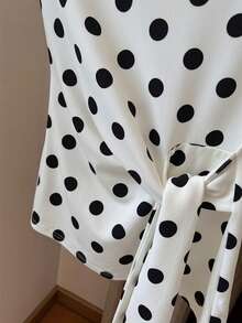 Almamuse Camiseta casual y versátil de mujer talla grande con estampado de lunares y cuello retorcido - Blanco y Negro - Ver 4