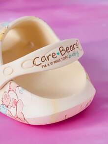 SHEIN X Care Bears Dép xăng đan hình hoạt hình dễ thương cho bé gái, trẻ nhỏ và trẻ em, dép đi vườn, chất liệu EVA nhẹ và thoải mái, thích hợp cho bãi biển, hoạt động ngoài trời, trong nhà, unisex. - Màu be - Xem 7