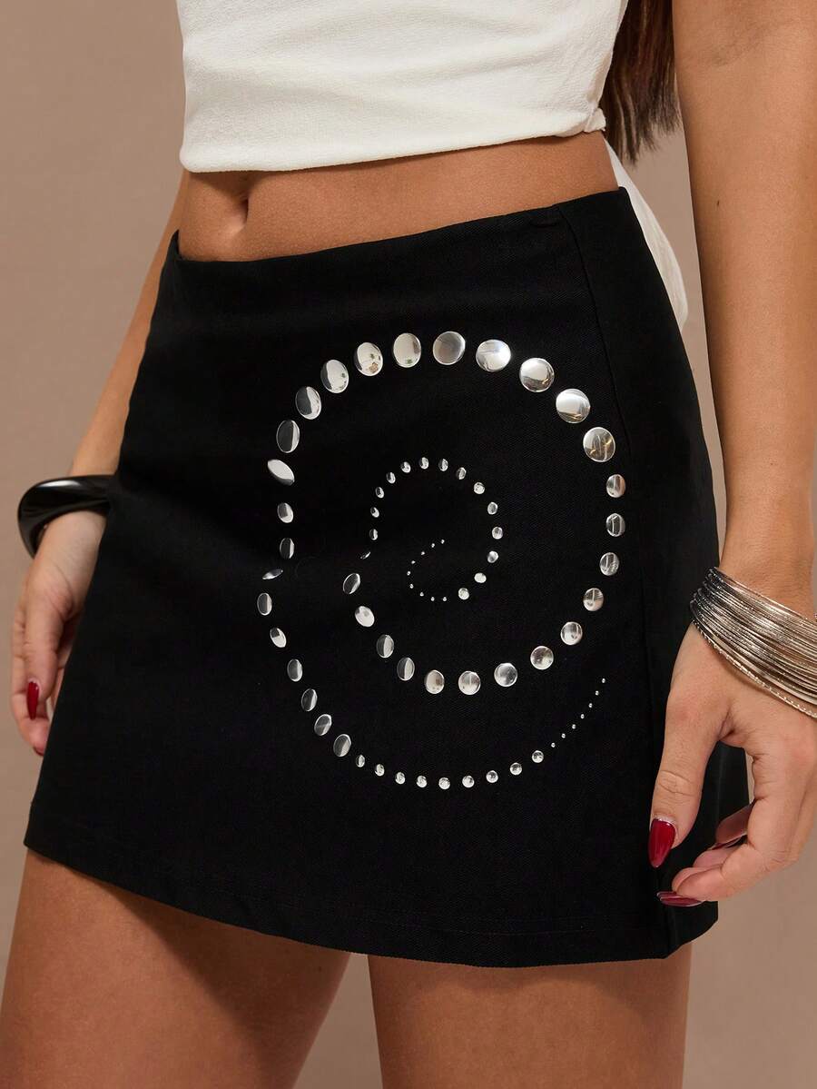 SHEIN BAE 女士时尚纯色螺旋设计极简半身裙 黑色迷你水钻半身裙 演唱会半身裙 黑色短裙 贝壳裙 波西米亚风半身裙 黑色阔腿裤 金属铆钉半身裙 时尚半身裙 沙滩派对半身裙 休闲半身裙 派对半身裙 夏季女士半身裙 女士休闲半身裙 - 黑色 - 查看 1