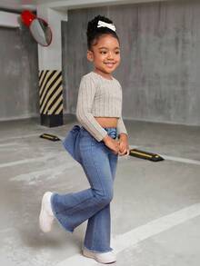 SHEIN Pantalones acampanados de mezclilla azul con cintura elástica y decoración de moño para niña - Azul lavado medio - Ver 3