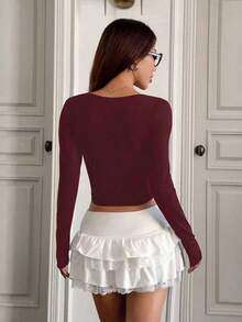 SHEIN EZwear 女士酒红色撞色蕾丝圆领长袖修身短款T恤，适合日常穿着、情人节约会和新年聚会。 - 酒紅色 - 查看 2