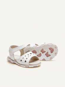 Cozy Pixies 一双女婴夏季白色凉鞋，幼儿鞋，星月爱心镂空露趾软底公主鞋，发光鞋，趣味可爱图案 - 白色 - 查看 6