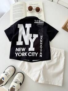 SHEIN Bộ 2 món cho bé trai/bé gái, gồm áo sơ mi ngắn tay in chữ và quần short cạp chun, thích hợp cho mùa xuân/hè, hoạt động ngoài trời và mặc dạo phố. - Đen và trắng - Xem 1