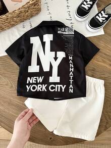 SHEIN Bộ 2 món cho bé trai/bé gái, gồm áo sơ mi ngắn tay in chữ và quần short cạp chun, thích hợp cho mùa xuân/hè, hoạt động ngoài trời và mặc dạo phố. - Đen và trắng - Xem 4