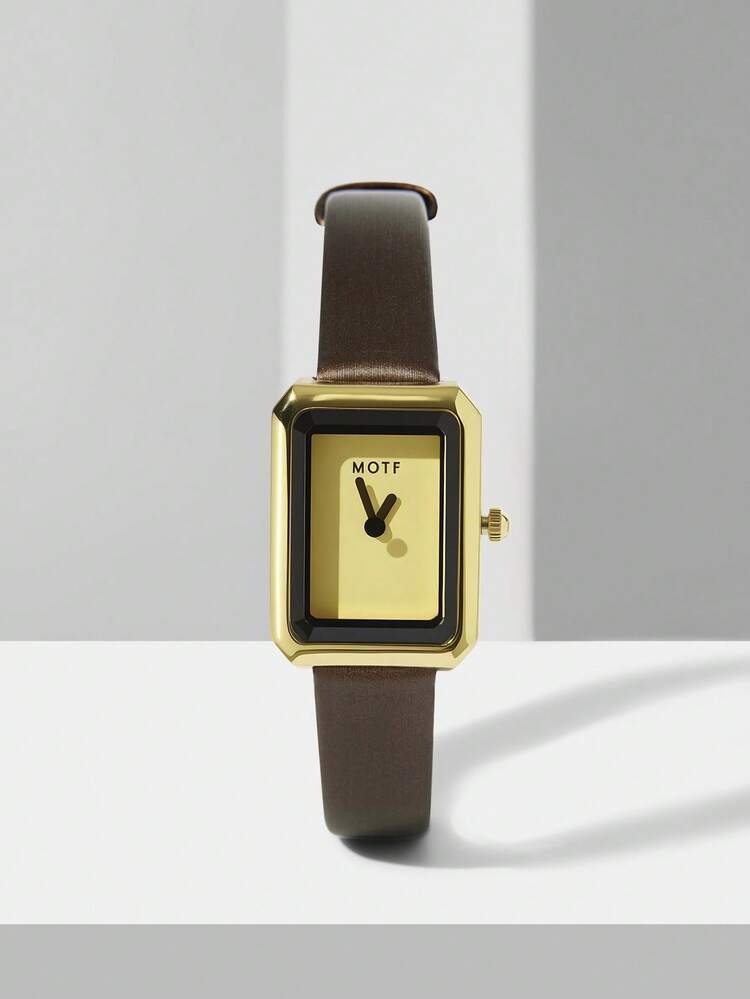 SILK-TEXTURED GOLDEN SQUARE QUARTZ WATCH