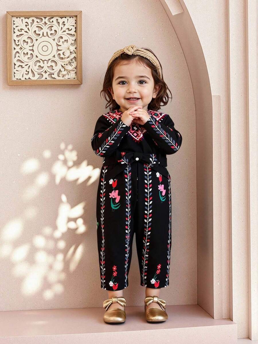 SHEIN جمبسوت قصيرة كم للرضع بطبعات زهرية مع حزام، مناسبة للعب بالخارج والمناسبات، للربيع والصيف - الأسود - مشاهدة 1