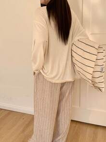 Dazy Plus Ensemble pyjama grande taille confortable avec Top à épaules tombantes de couleur unie et pantalon rayé, automne - Nude - Voir 6