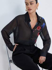 Aveloria Modichic 黑色薄纱雪纺衬衫，精致复古花卉撞色印花工艺，不对称印花混搭设计，现代女性风格，适合晚宴、派对、商务休闲等场合，经典领口设计，细节考究，修身剪裁，轻盈涤纶面料。时尚关键词：薄纱衬衫、花卉刺绣、时尚雪纺、优雅魅力、百搭通勤装、轻盈舒适、性感气息、精致细节、都市时尚。雪纺印花薄纱性感长袖衬衫 - 彩色 - 查看 6