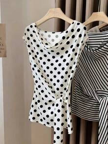 Almamuse Camiseta casual y versátil de mujer talla grande con estampado de lunares y cuello retorcido - Blanco y Negro - Ver 1
