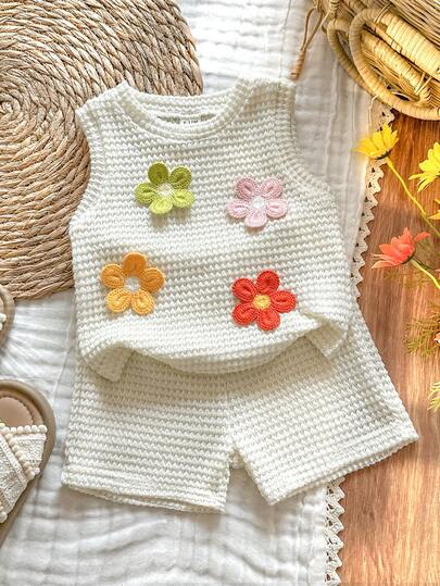 SHEIN Vintaside Kids Baby Girl Two-Pieces Summer Beige Teak Floral Jacquard Round-Neck Tank Top And Shorts Set, It Suitable For Daily Outings, Picnics, Home Relaxation, Commuting To School