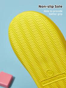 Transformers X SHEIN Cute Cartoon  Yellow Boys Children's Non-Slip Indoor Slippers Toddlers & Kids Soft Plush Warm Winter House Shoes, Lightweight And Durable EVA Sole,Home Bedroom Air-Conditioned Room Spring, Autumn And Winter,Gift Ideas - 黃色 - 查看 5