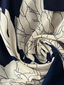 Rometta 大码纯色印花交叉领短袖飘逸连衣裙，适合婚礼当天及婚礼宾客穿着。 - 藍白色 - 查看 4