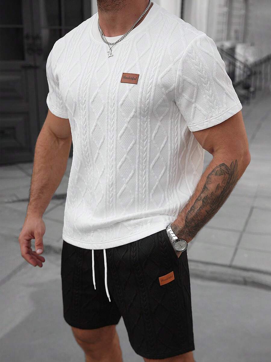 Manfinity Homme 男士舒适几何压花象牙色圆领短袖上衣搭配黑色抽绳弹力腰短裤，两件套，休闲百搭，适合度假、派对、聚会、运动、办公等场合，经典日系风格，春秋季穿搭。 - 黑與白 - 查看 1