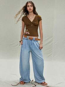 SoleilVie 【中式刺绣】绿色V领修身T恤，女士款 | 夏季弹力针织上衣，立体花卉装饰 – 收腰短袖 - 綠色 - 查看 4