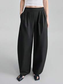 Ontre Damen hochwertige schwarze bequeme, weiche Stoff Hose mit Falten vorne, Seitentaschen, elastischem Bund und weitem Bein, anspruchsvolle urbane Mode für Business-Lässig Bürokleidung, zeitloser eleganter Stil geeignet für Flughafen, Kreuzfahrt, Hochzeiten im Nahen Osten, minimalistische Luxus-Essentials - Schwarz - Übersicht 2
